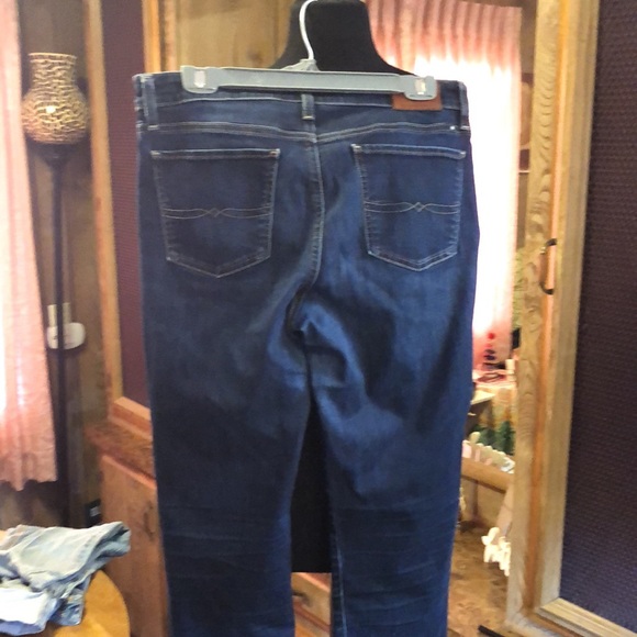 Great pair of Lucky Brand Regular Jeans size 12/31 - Picture 3 of 15